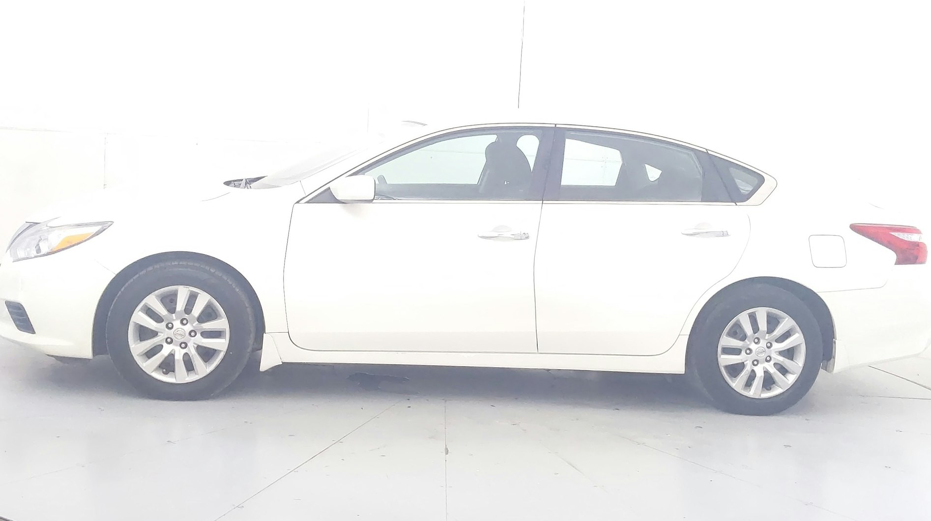 2016 Nissan Altima S's photo