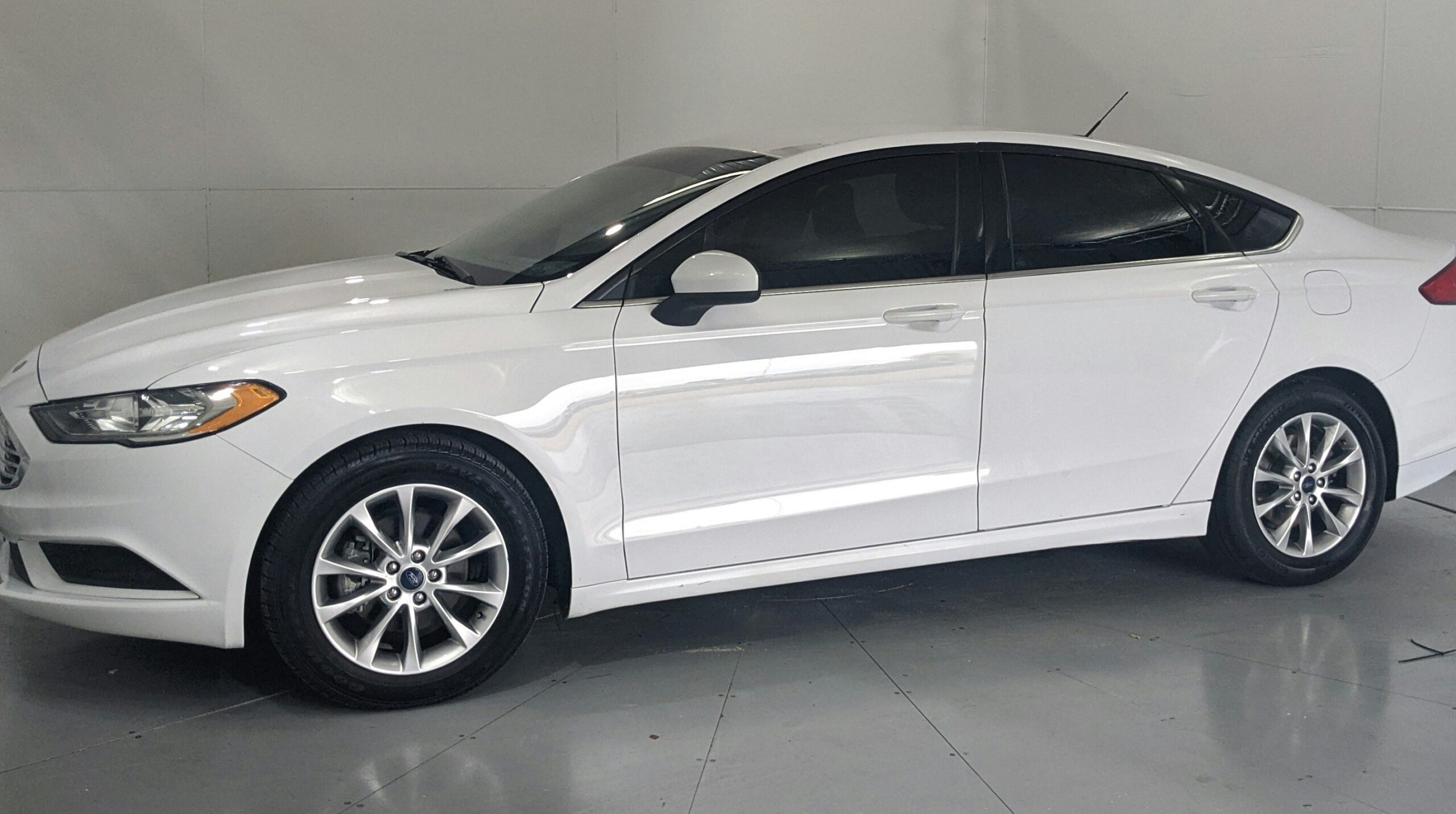 2017 Ford Fusion SE's photo