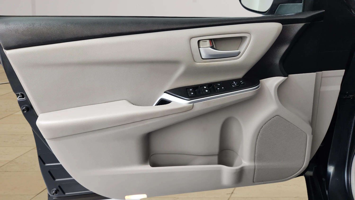 2017 Toyota Camry LE - Photo 13