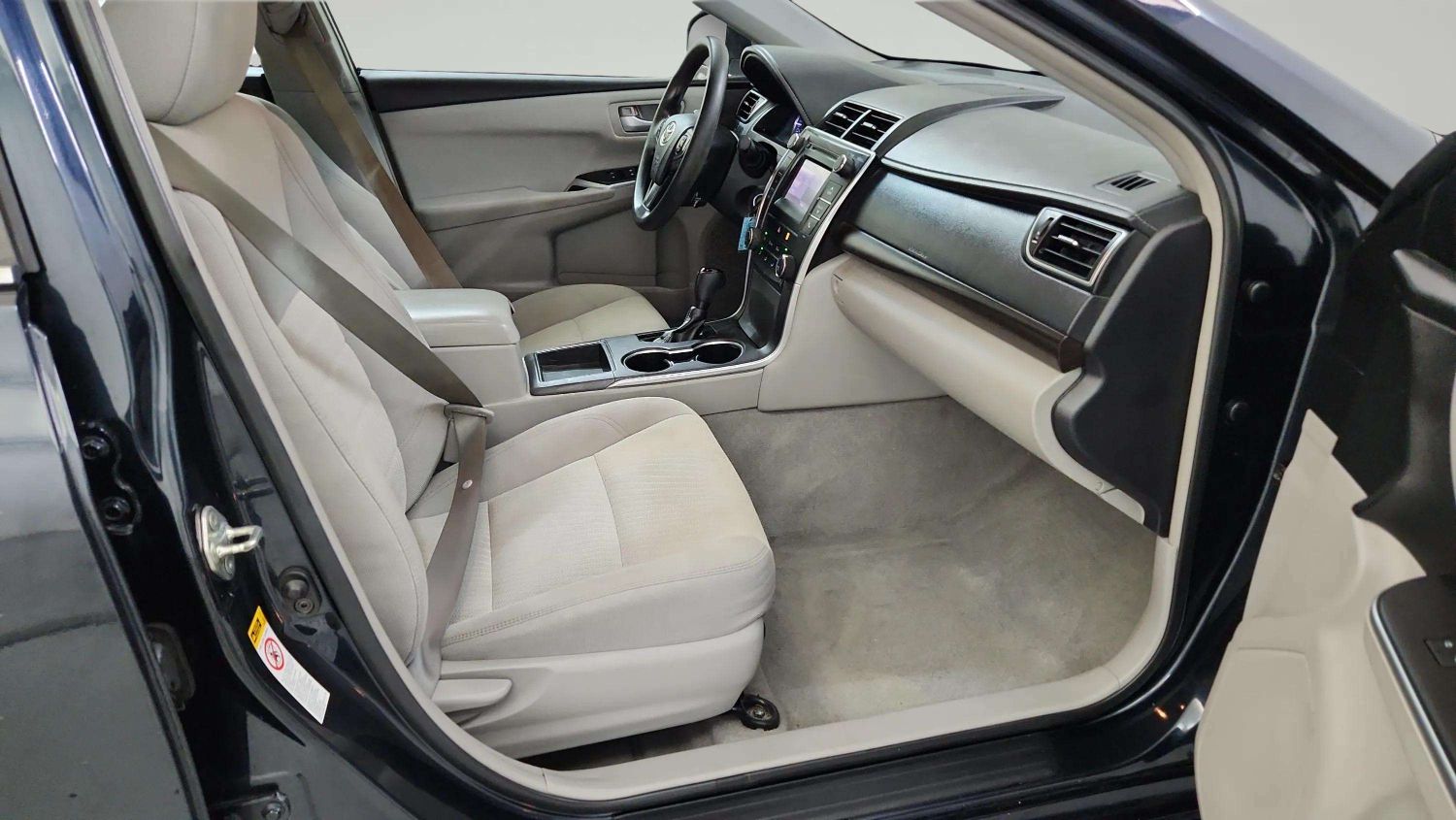 2017 Toyota Camry LE - Photo 15