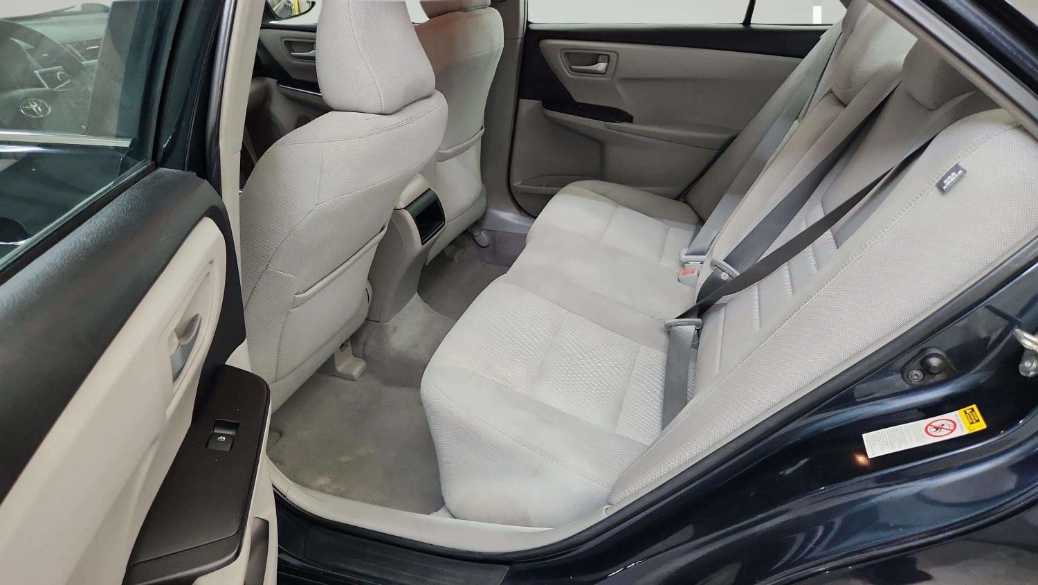 2017 Toyota Camry LE - Photo 14