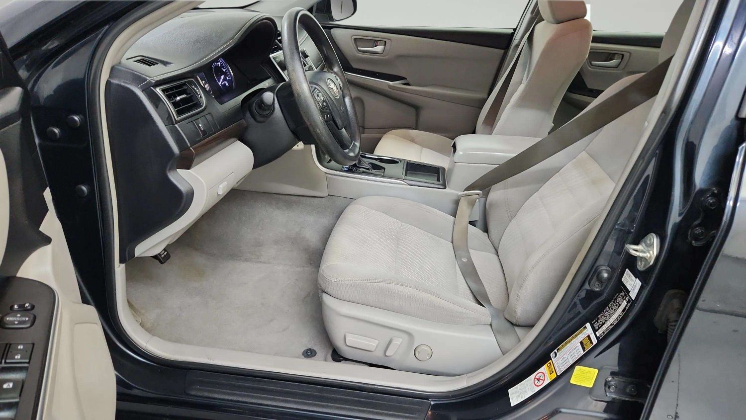 2017 Toyota Camry LE - Photo 12