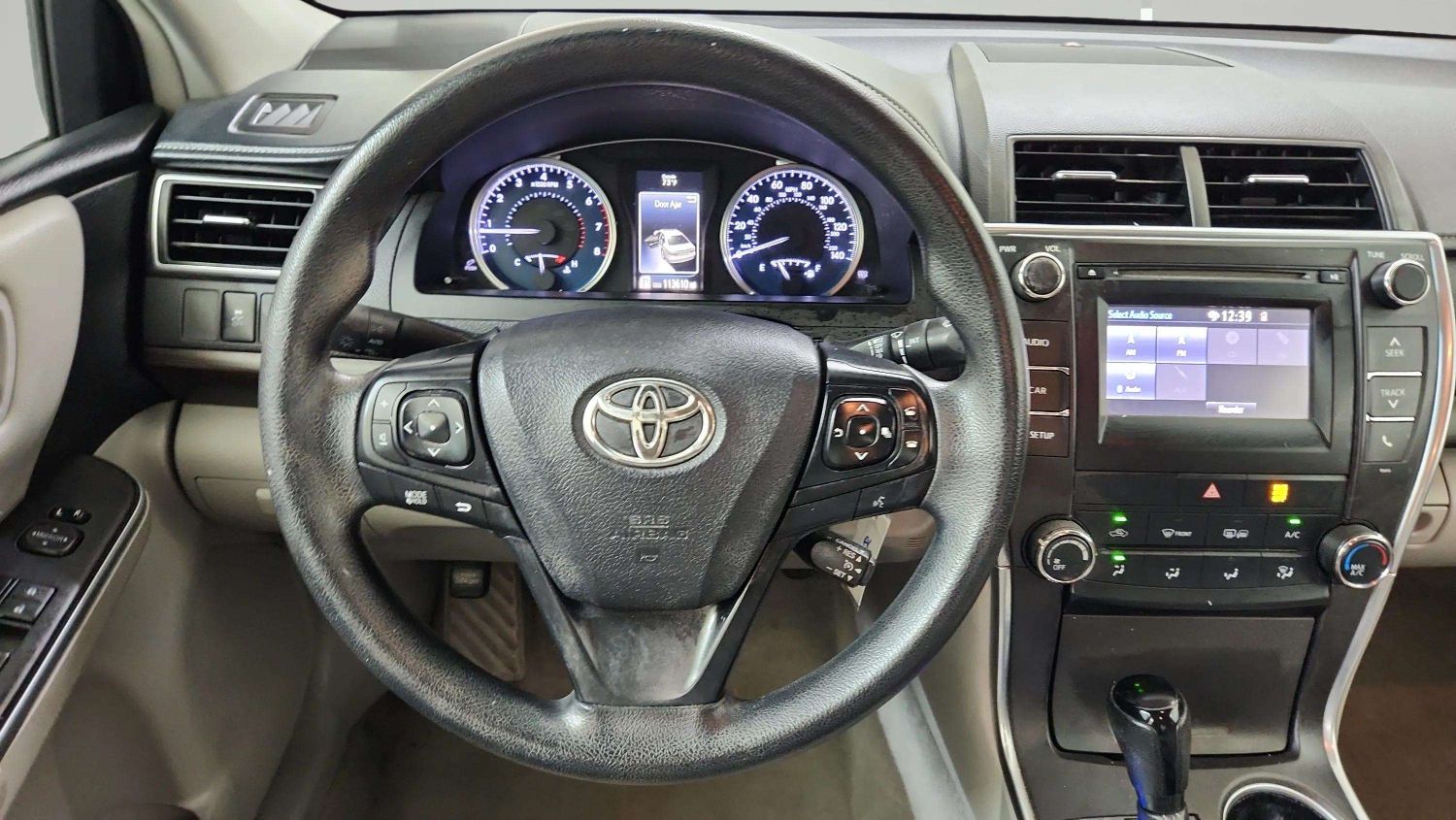 2017 Toyota Camry LE - Photo 10