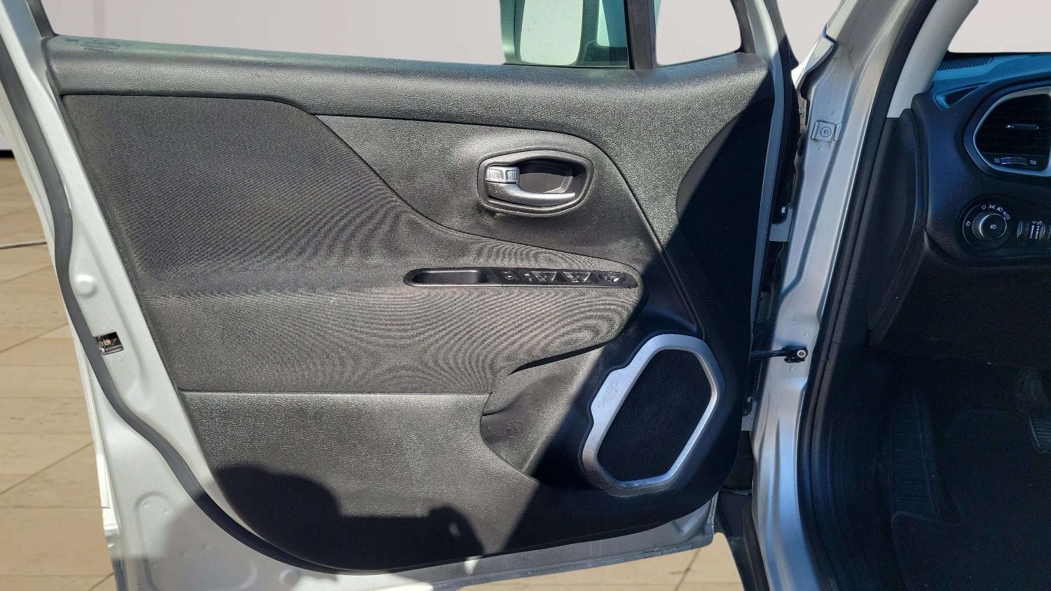 2020 Jeep Renegade Latitude - Photo 13