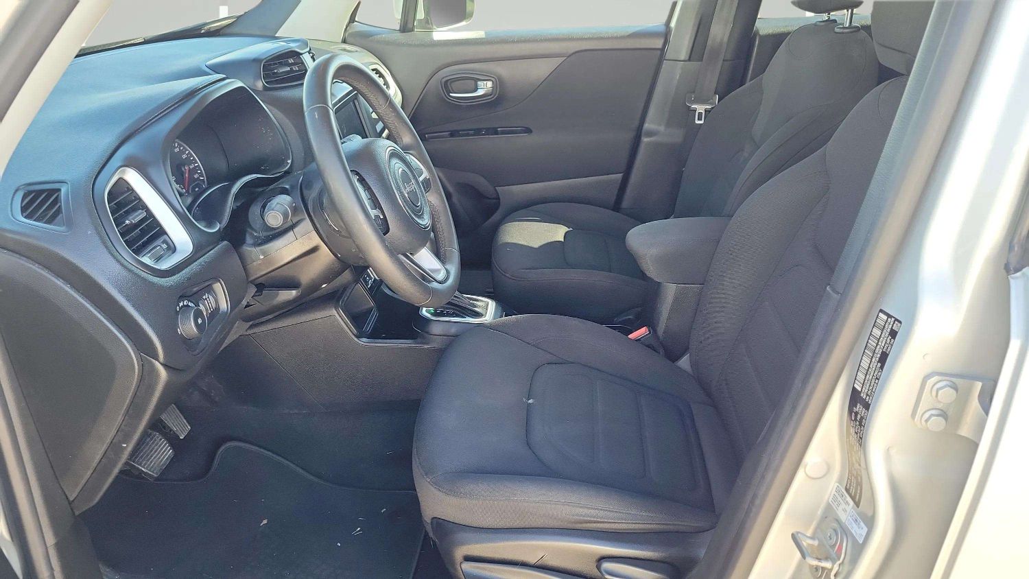 2020 Jeep Renegade Latitude - Photo 12