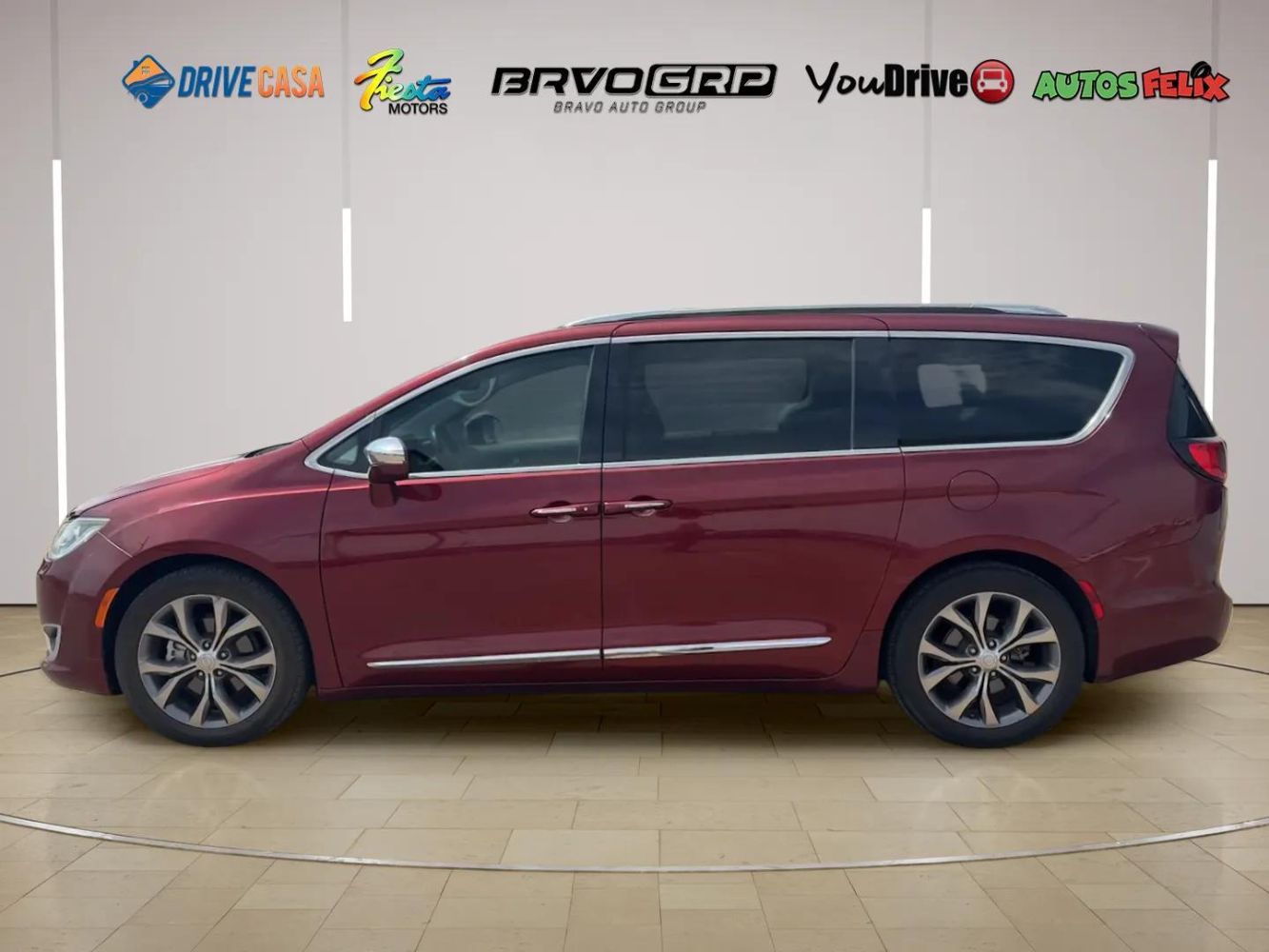 2019 Chrysler Pacifica Limited - Photo 2
