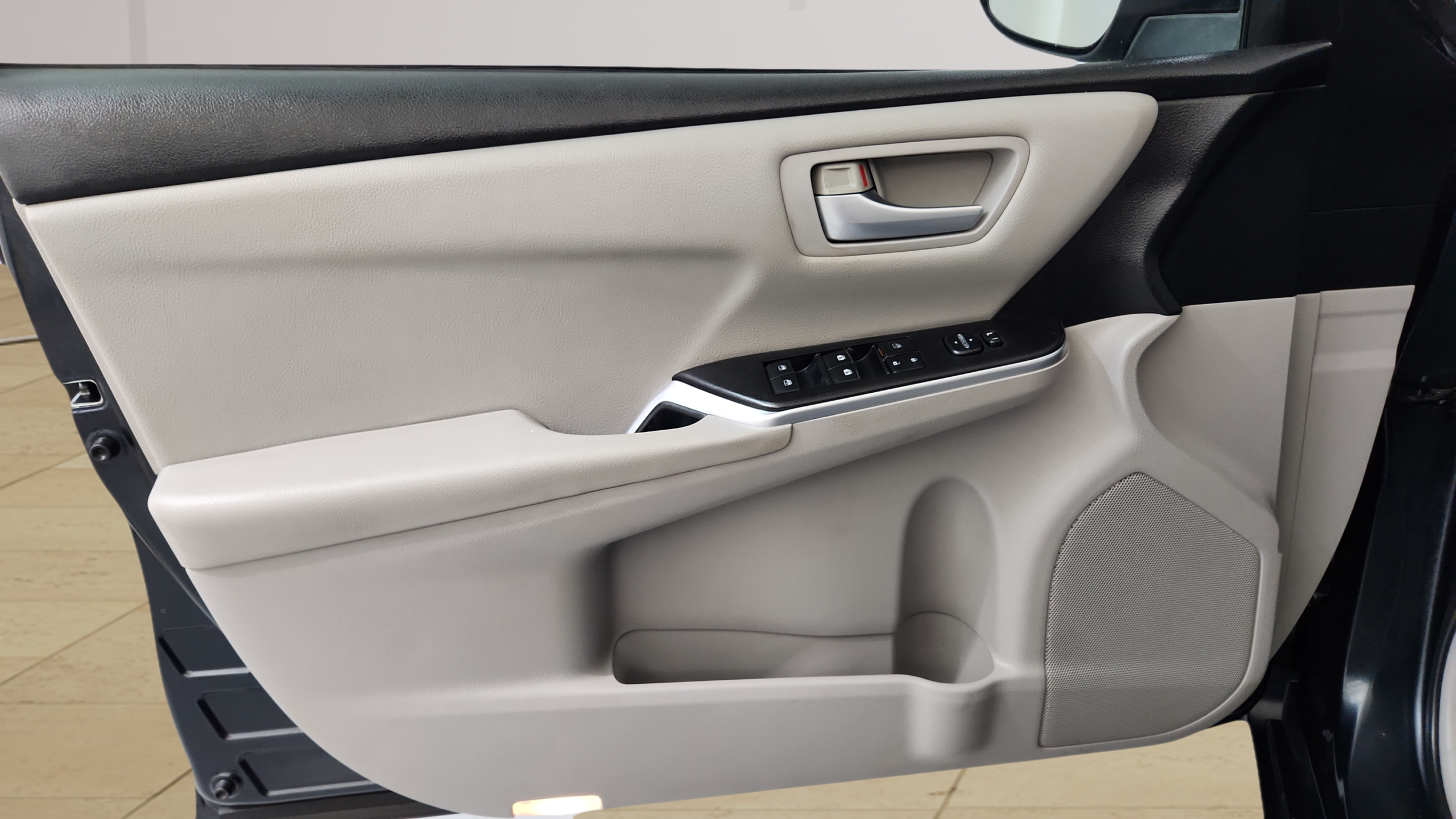 2017 Toyota Camry LE - Photo 13