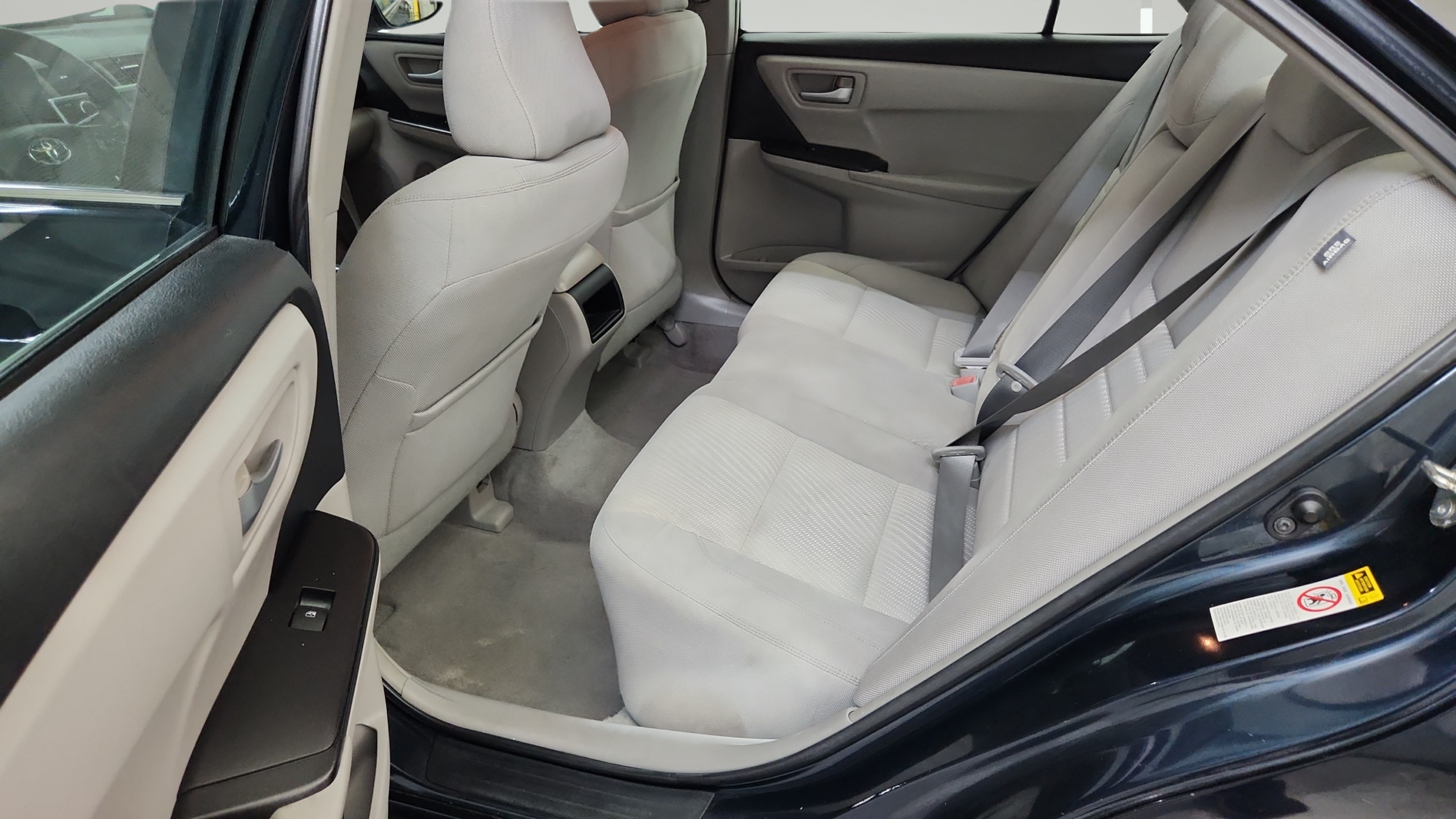 2017 Toyota Camry LE - Photo 14
