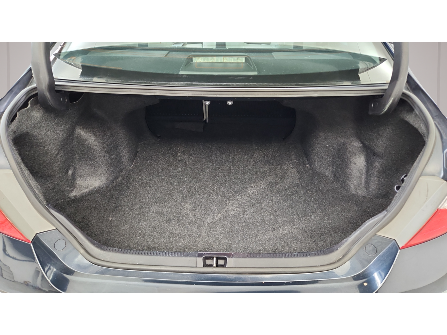 2017 Toyota Camry LE - Photo 16