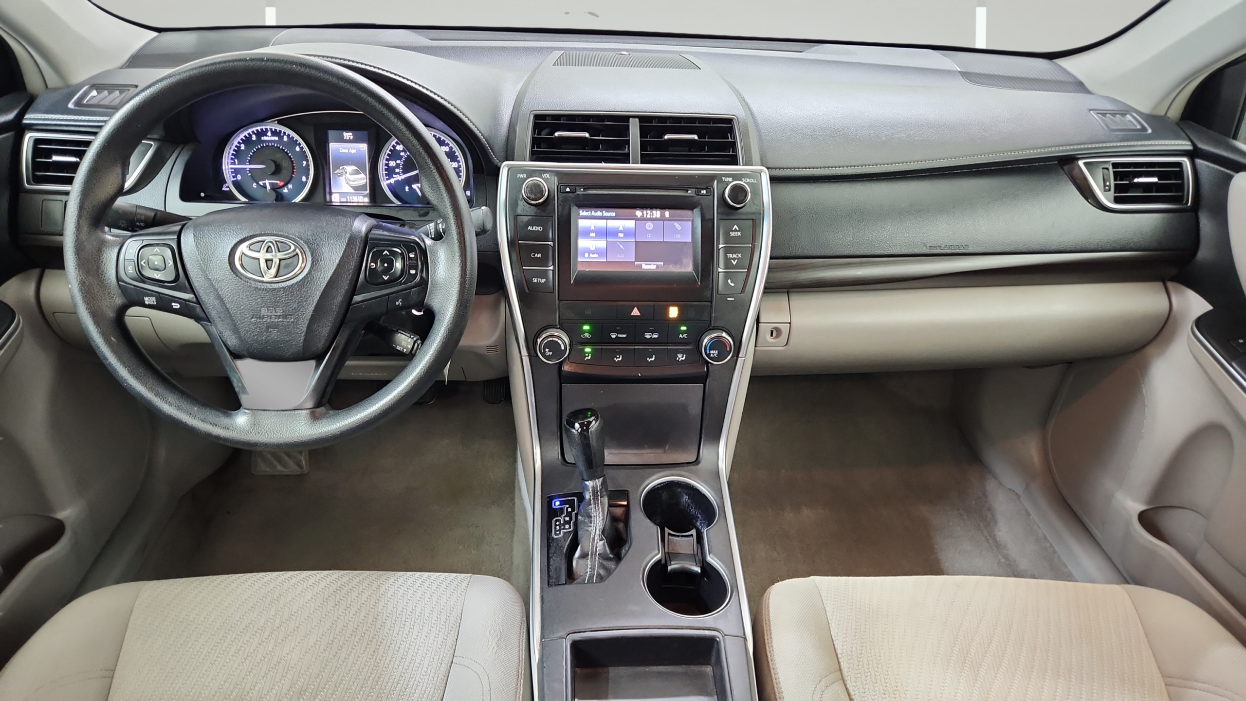 2017 Toyota Camry LE - Photo 9
