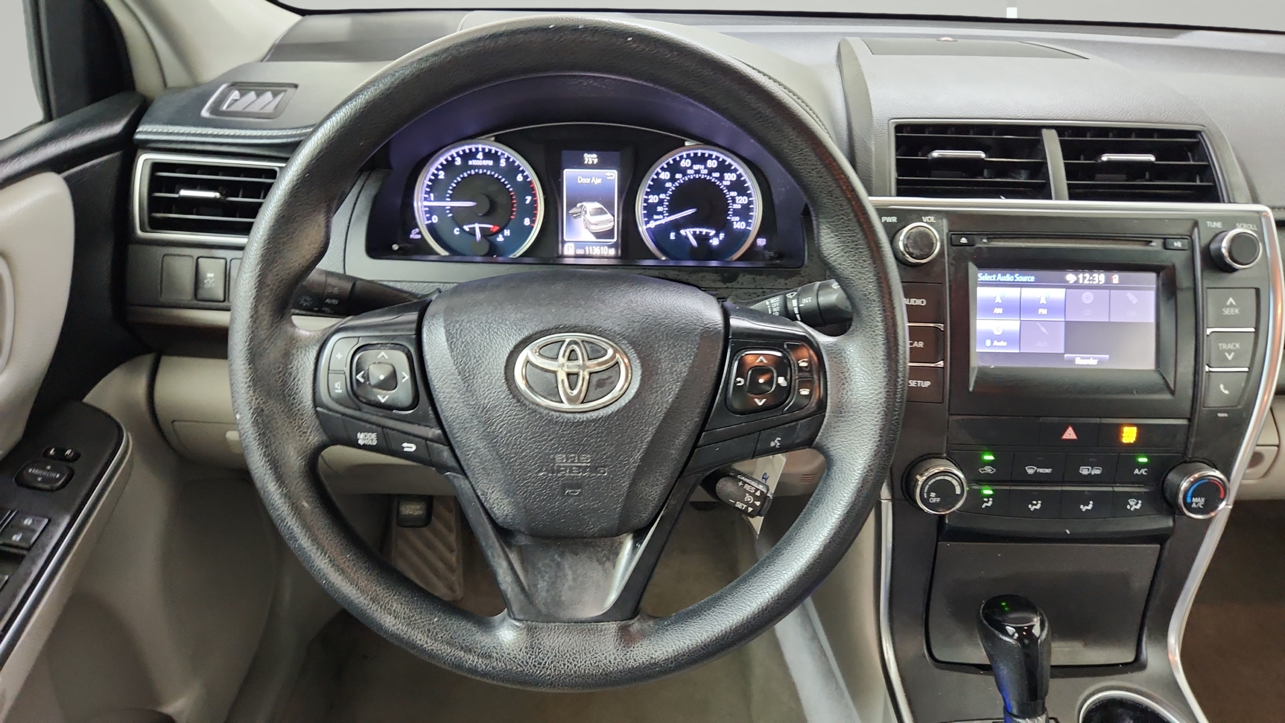 2017 Toyota Camry LE - Photo 10