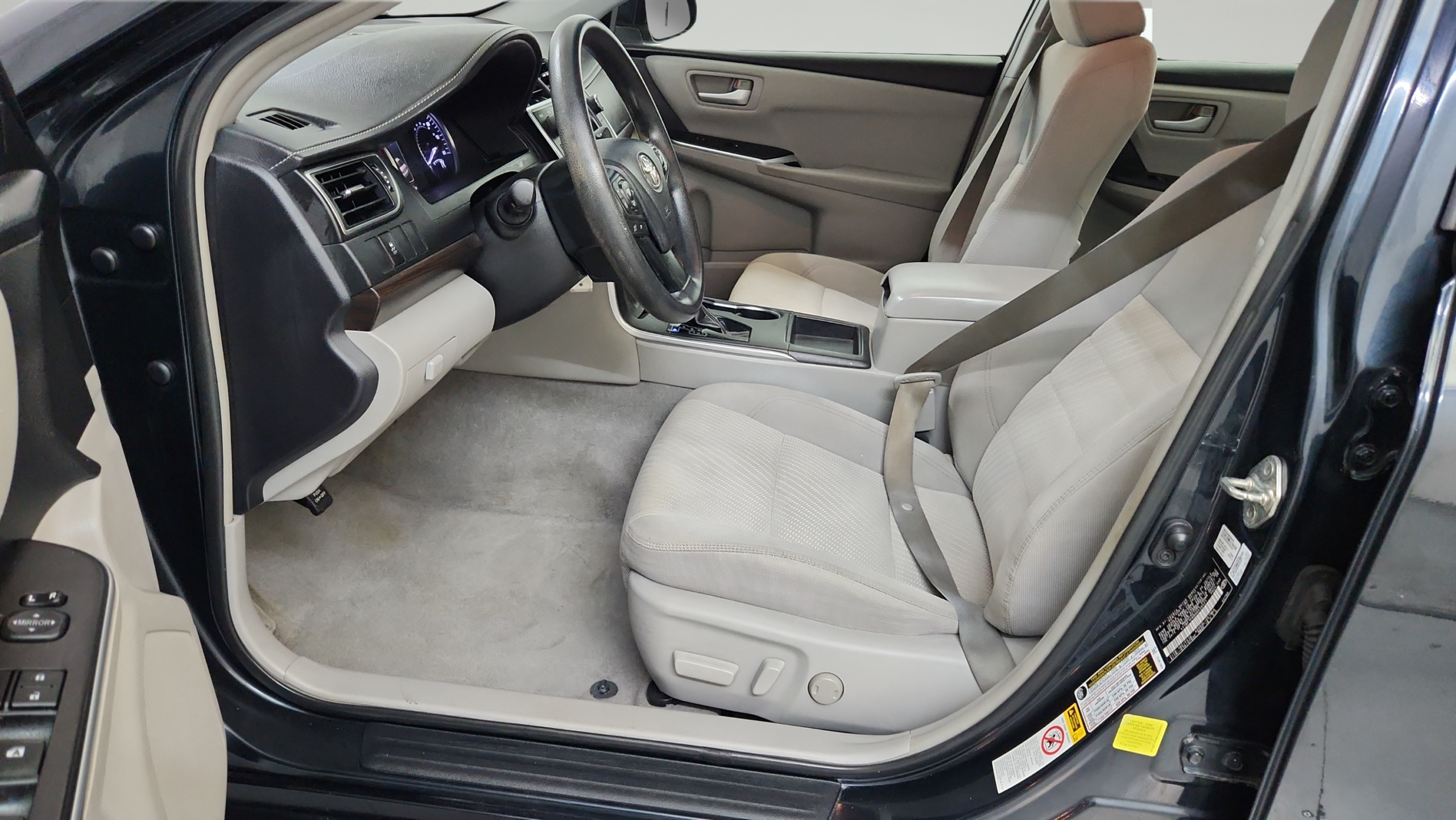 2017 Toyota Camry LE - Photo 12