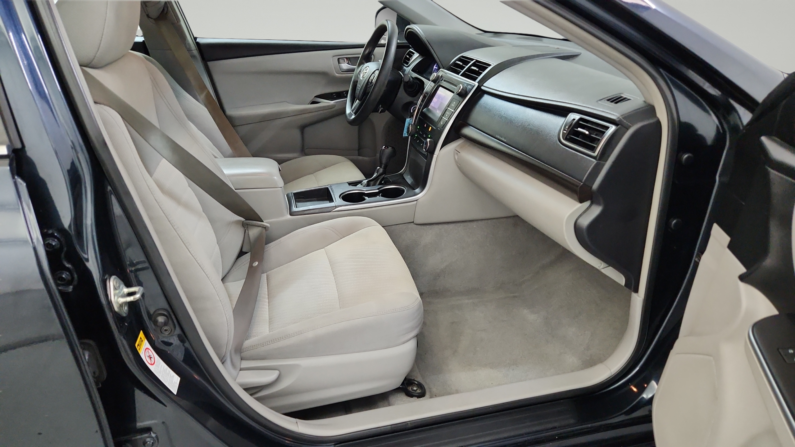 2017 Toyota Camry LE - Photo 15