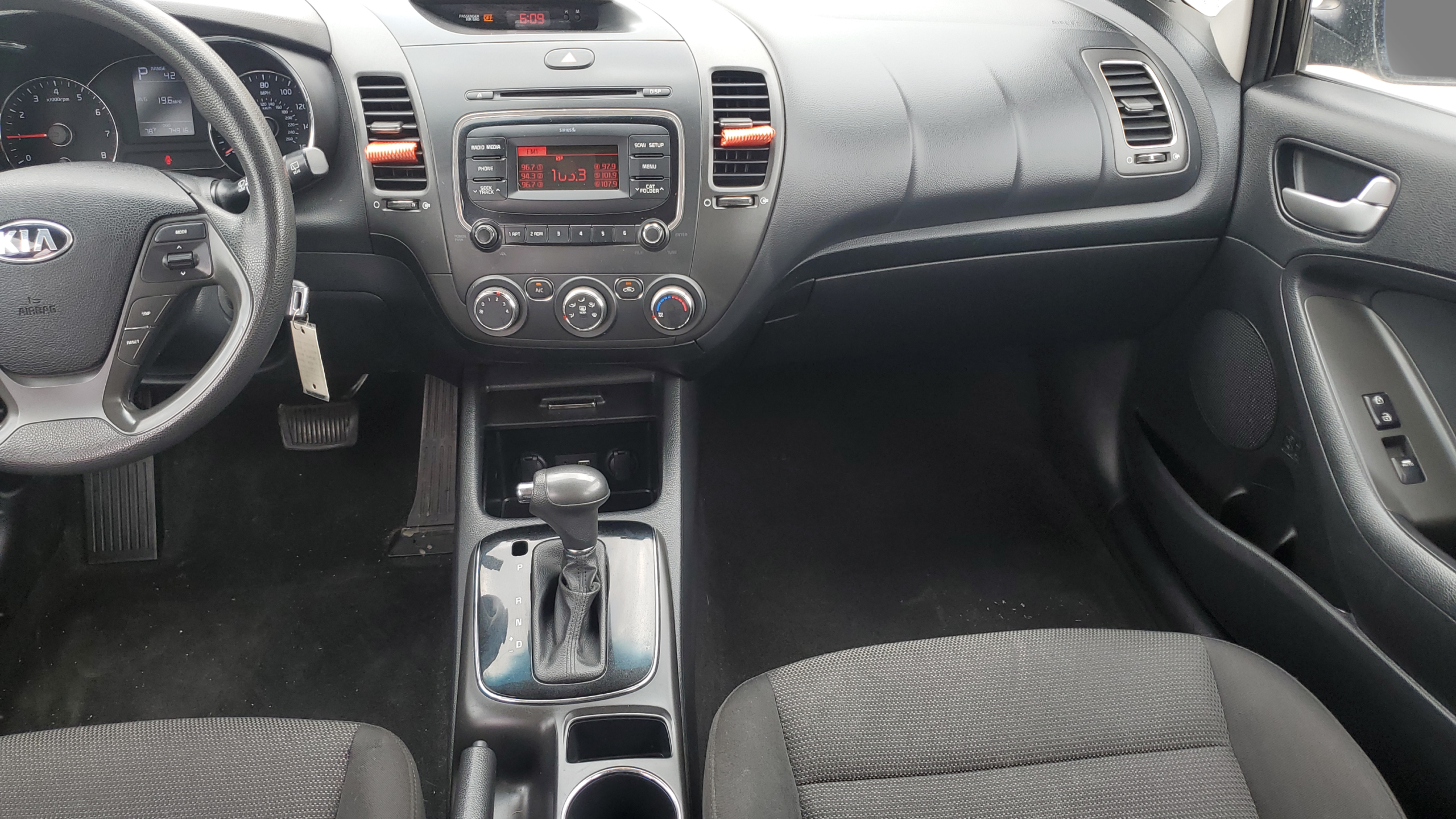 2017 Kia Forte5 LX - Photo 11