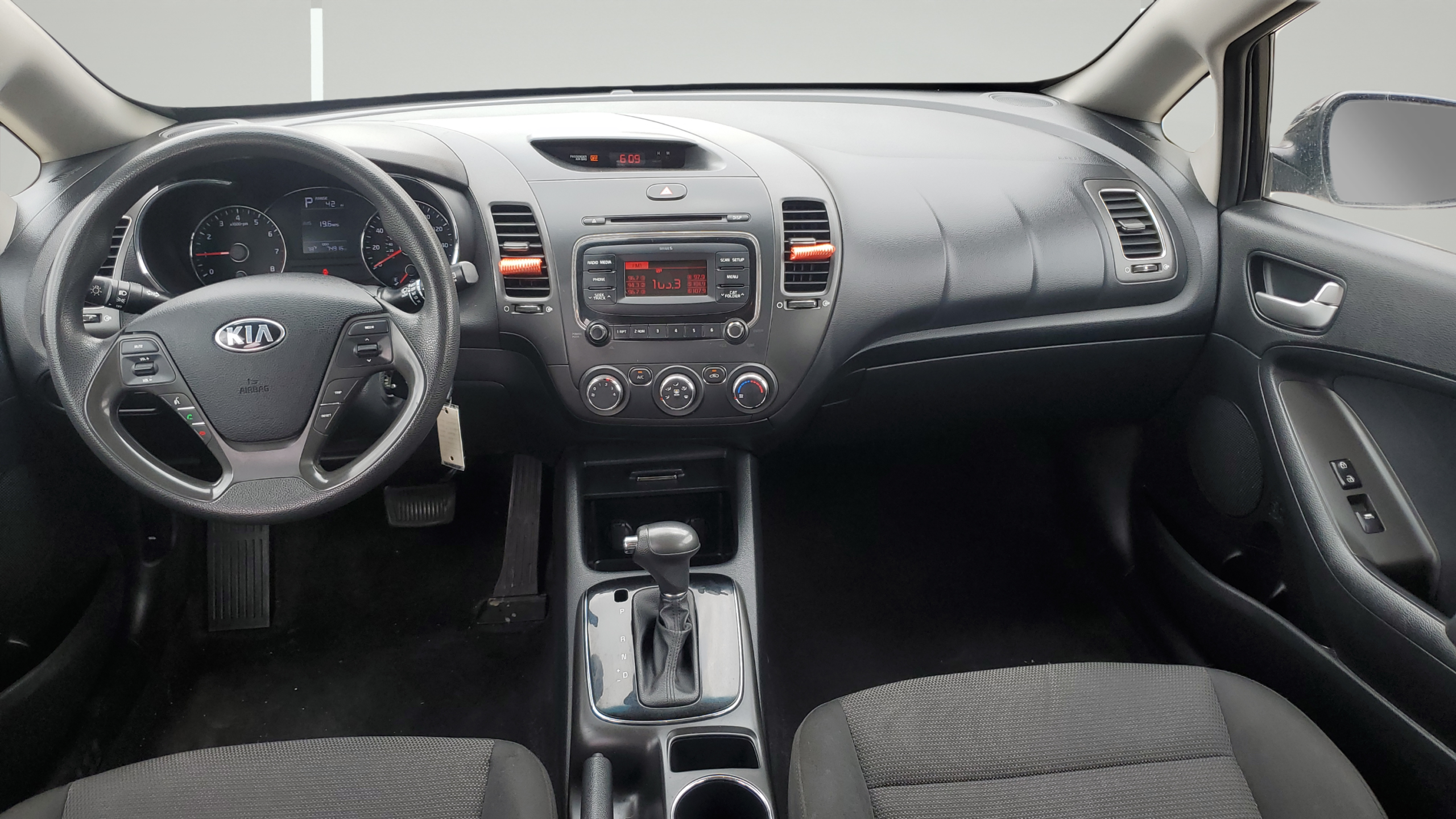 2017 Kia Forte5 LX - Photo 9